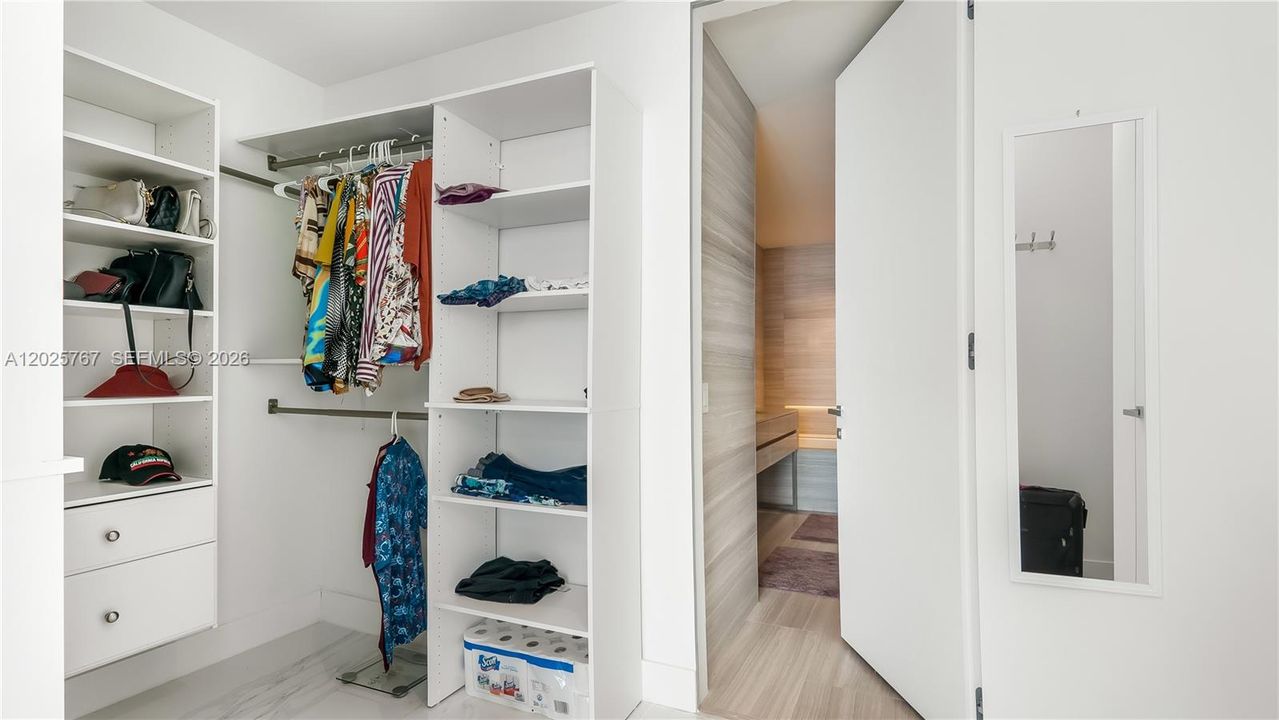 В аренду: $15,500 (2 спален, 2 ванн, 1661 Квадратных фут)