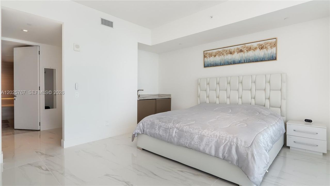 В аренду: $15,500 (2 спален, 2 ванн, 1661 Квадратных фут)
