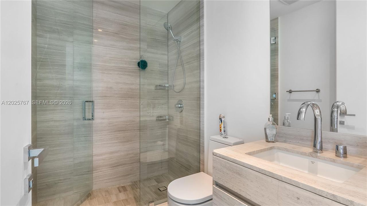 В аренду: $15,500 (2 спален, 2 ванн, 1661 Квадратных фут)