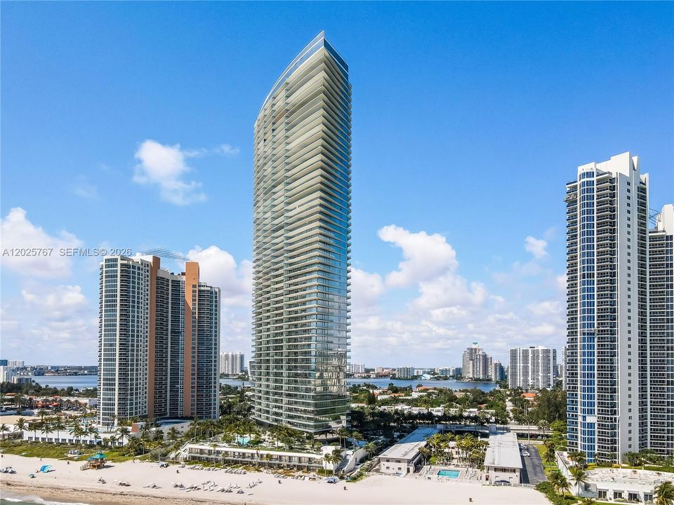 В аренду: $15,500 (2 спален, 2 ванн, 1661 Квадратных фут)