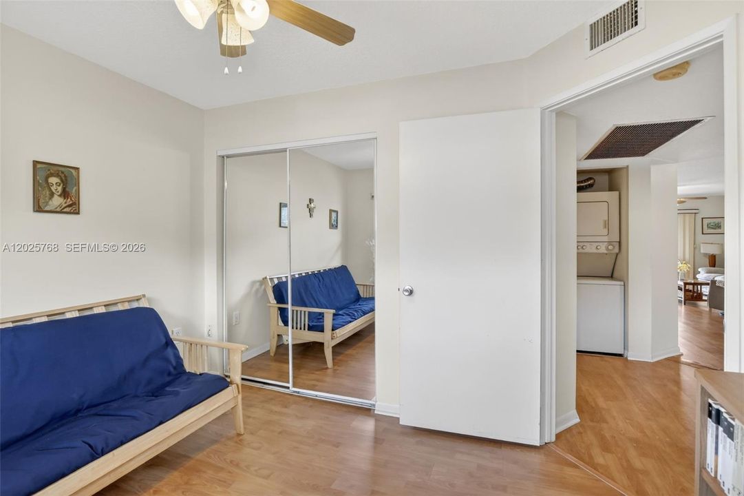 For Sale: $215,000 (2 beds, 2 baths, 1207 Square Feet)