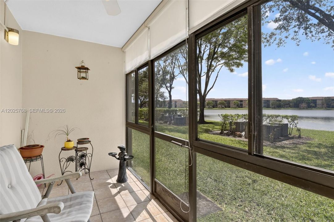 For Sale: $215,000 (2 beds, 2 baths, 1207 Square Feet)