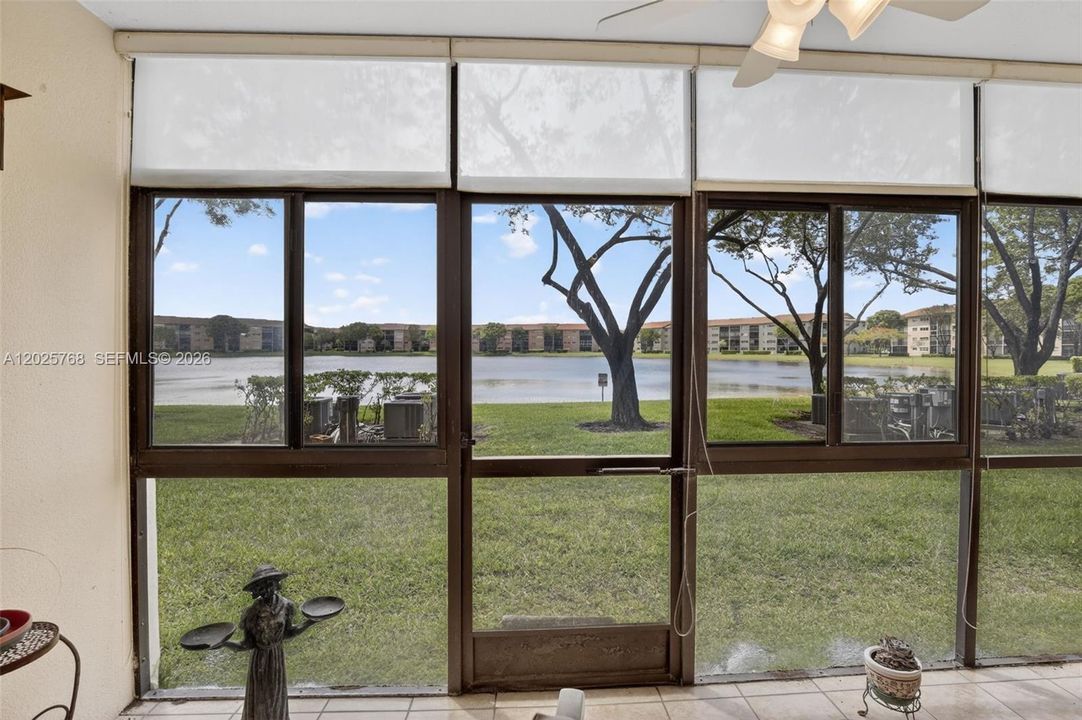 For Sale: $215,000 (2 beds, 2 baths, 1207 Square Feet)