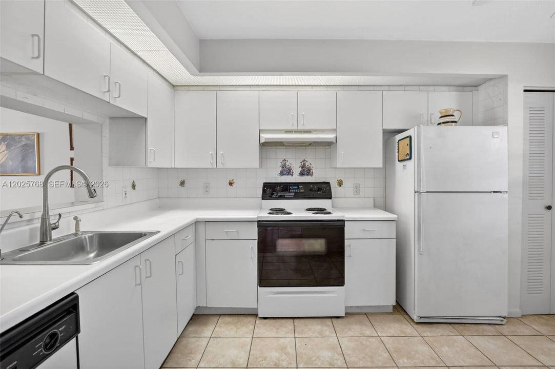 For Sale: $215,000 (2 beds, 2 baths, 1207 Square Feet)