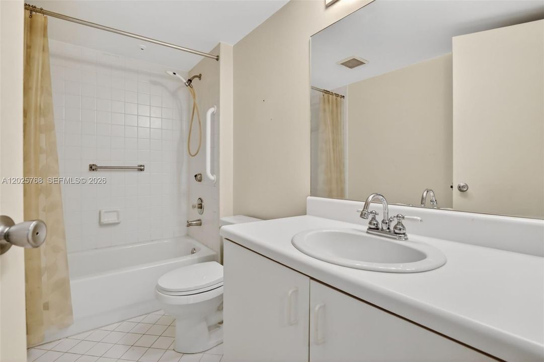 For Sale: $215,000 (2 beds, 2 baths, 1207 Square Feet)