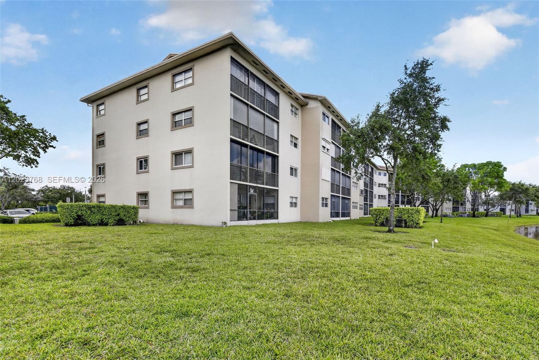 For Sale: $215,000 (2 beds, 2 baths, 1207 Square Feet)