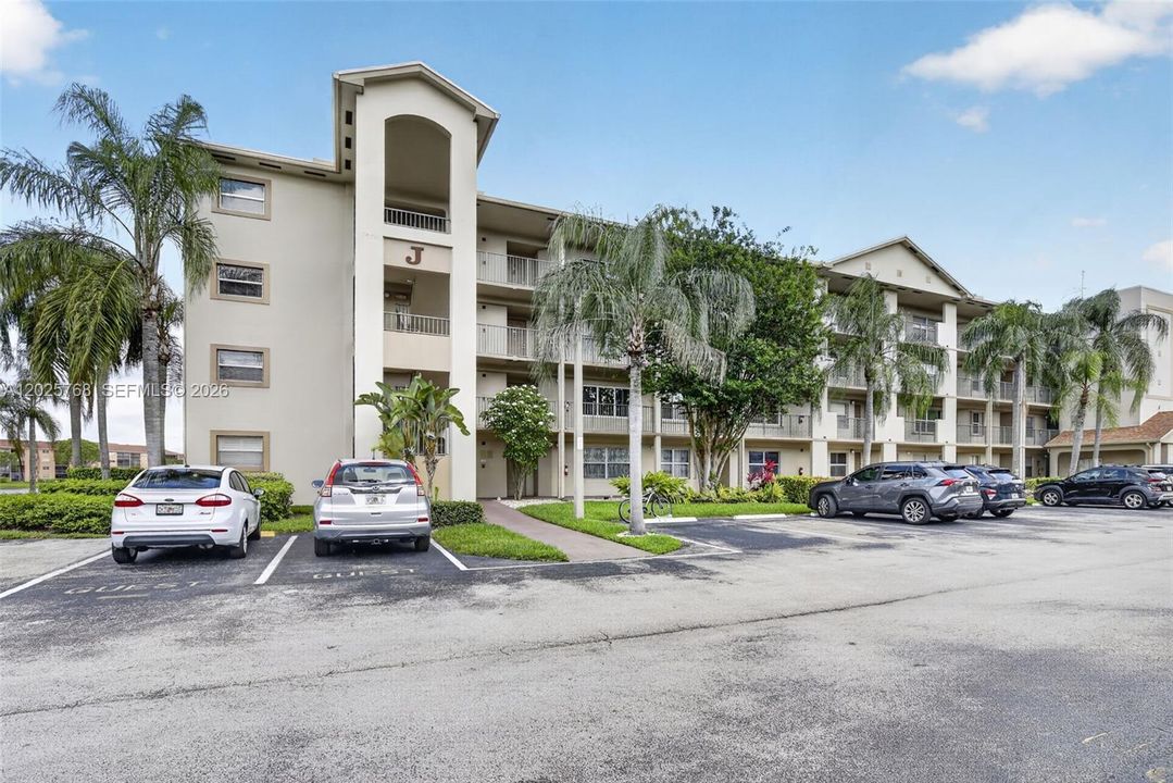 For Sale: $215,000 (2 beds, 2 baths, 1207 Square Feet)