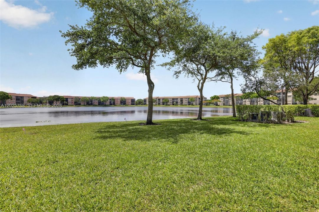 For Sale: $215,000 (2 beds, 2 baths, 1207 Square Feet)
