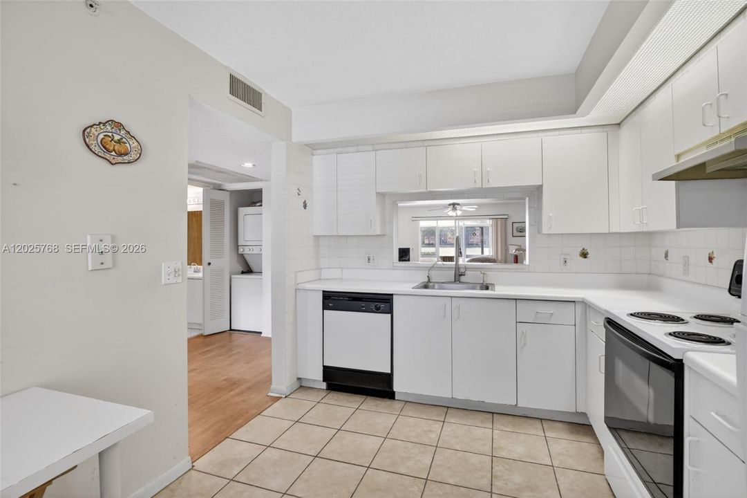 For Sale: $215,000 (2 beds, 2 baths, 1207 Square Feet)