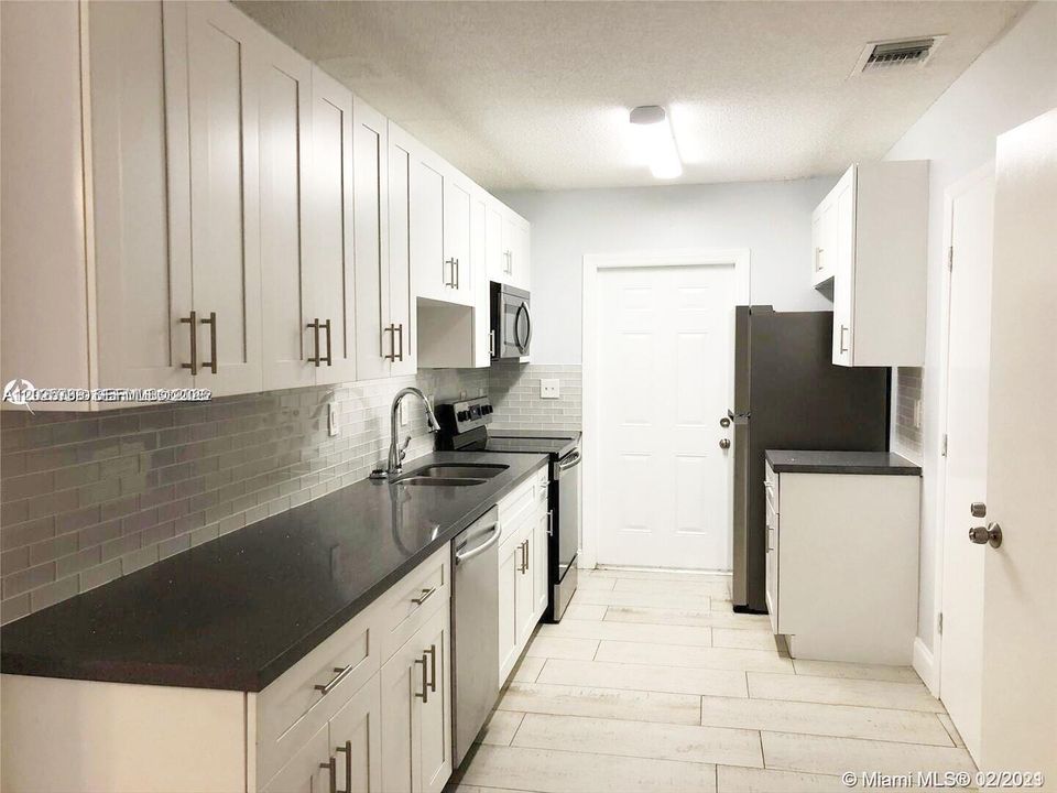 For Rent: $2,400 (3 beds, 3 baths, 0 Square Feet)