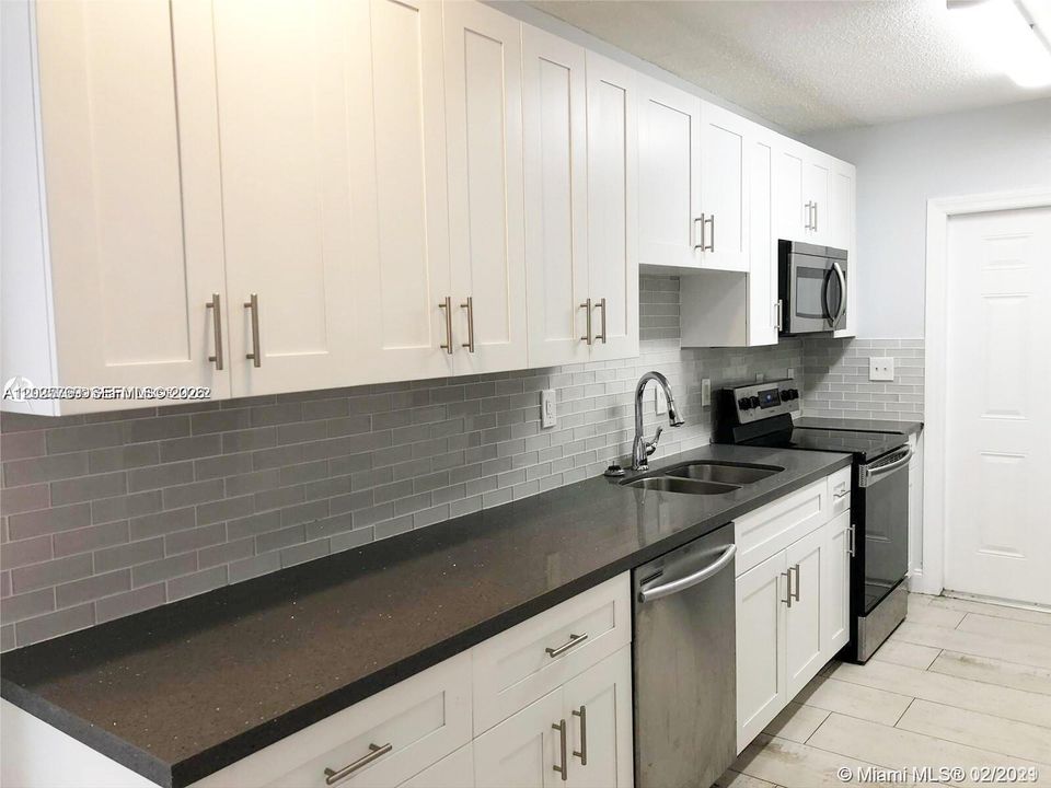 For Rent: $2,400 (3 beds, 3 baths, 0 Square Feet)