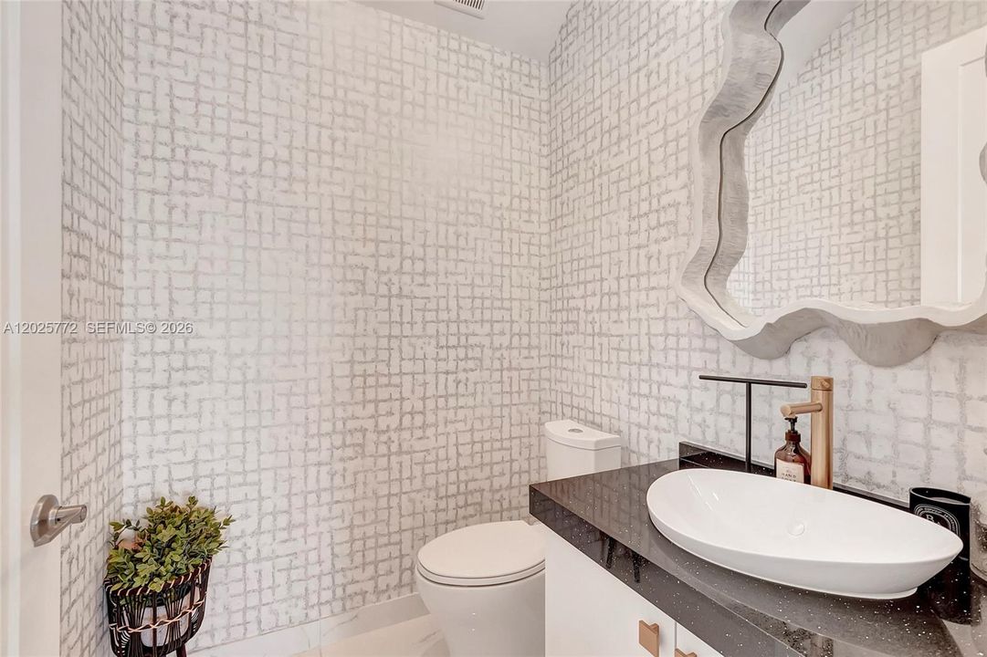 For Rent: $18,000 (5 beds, 5 baths, 4084 Square Feet)