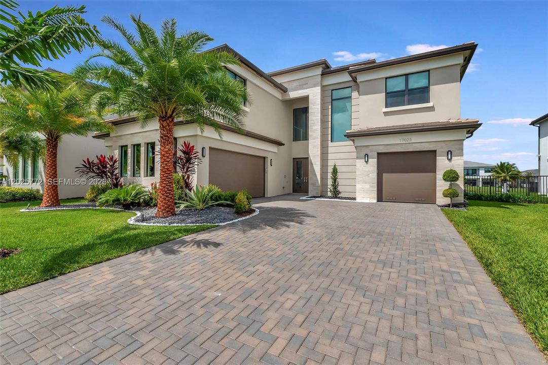 For Rent: $18,000 (5 beds, 5 baths, 4084 Square Feet)