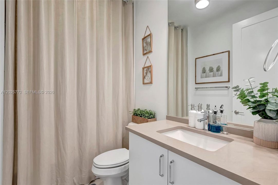 For Rent: $18,000 (5 beds, 5 baths, 4084 Square Feet)