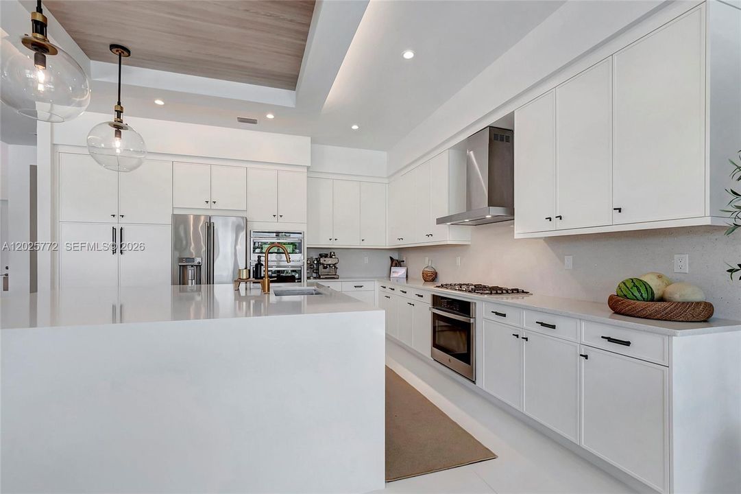 For Rent: $18,000 (5 beds, 5 baths, 4084 Square Feet)