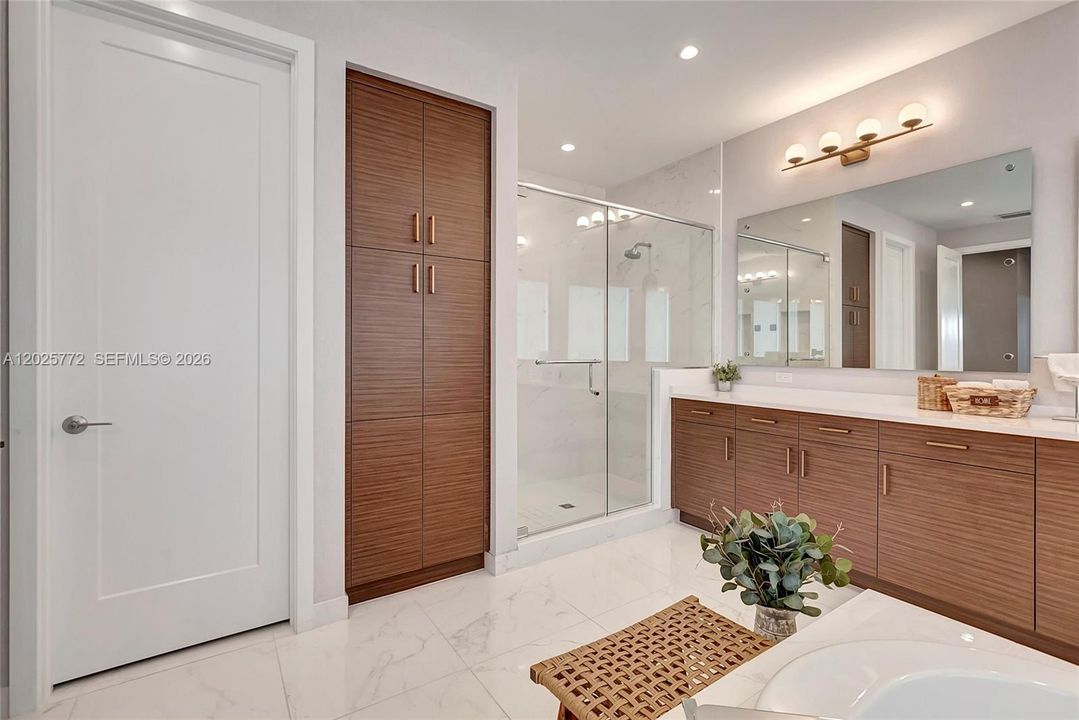 For Rent: $18,000 (5 beds, 5 baths, 4084 Square Feet)