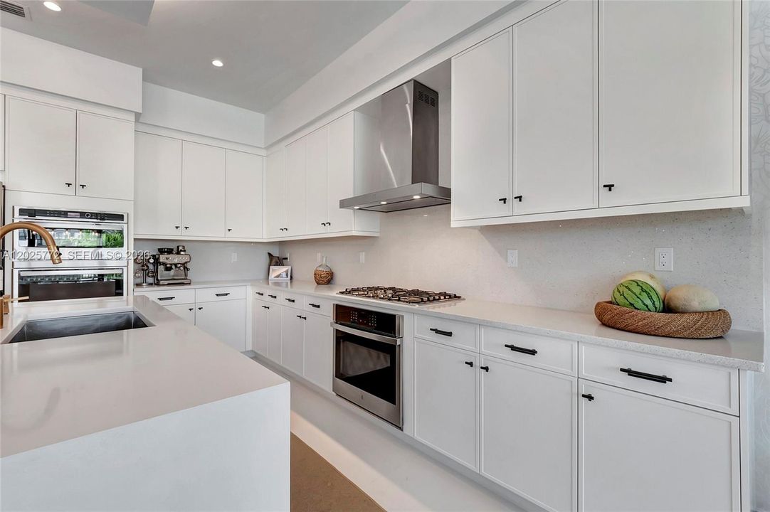 For Rent: $18,000 (5 beds, 5 baths, 4084 Square Feet)