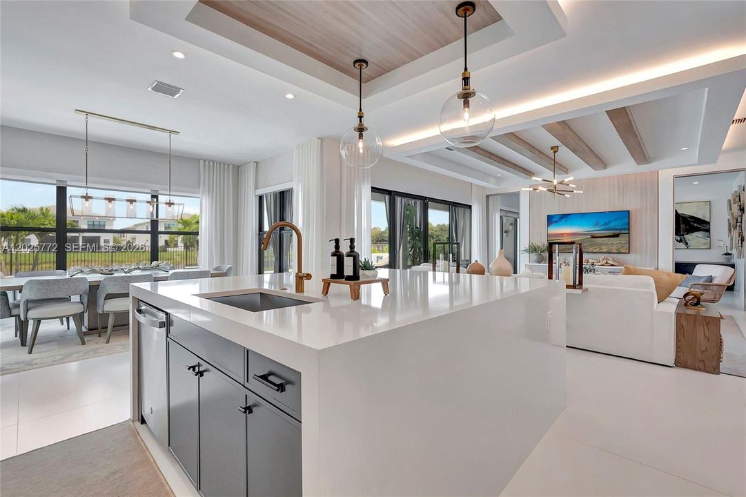For Rent: $18,000 (5 beds, 5 baths, 4084 Square Feet)