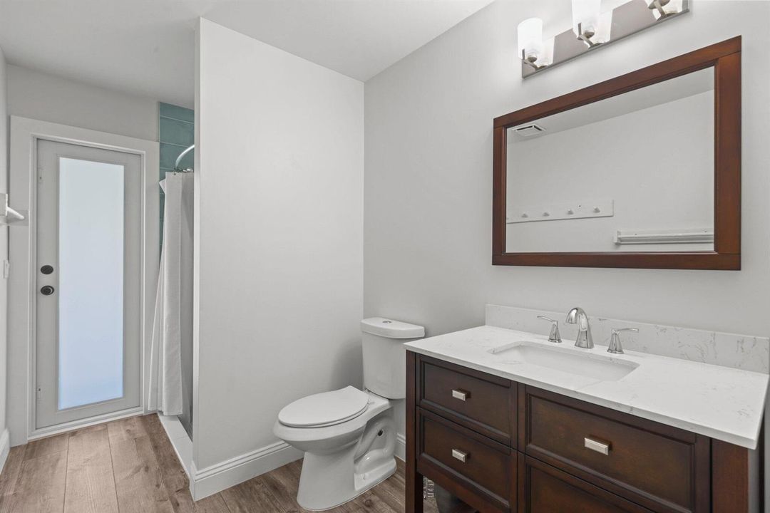 Cabana Full Guest Bath