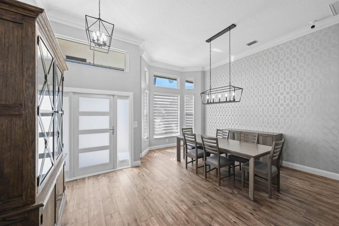 Dining Room / Foyer