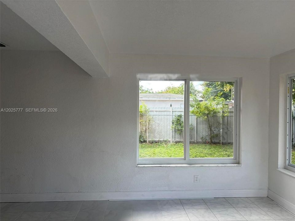 For Sale: $549,000 (3 beds, 2 baths, 1262 Square Feet)