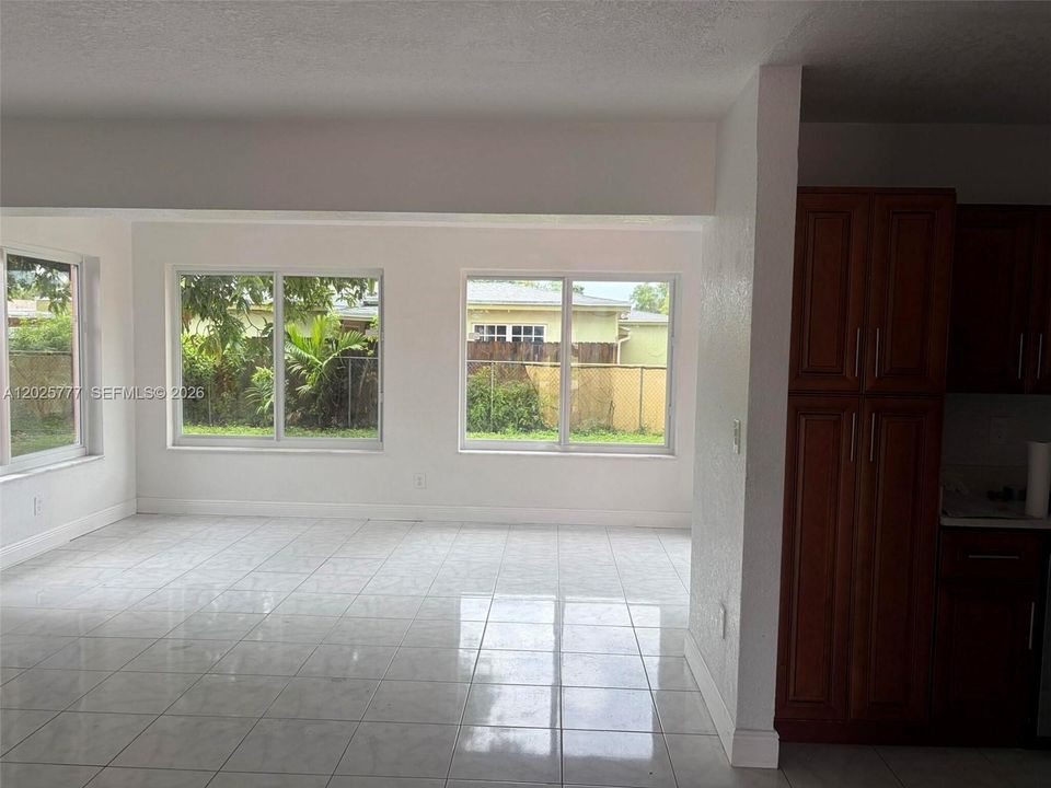 For Sale: $549,000 (3 beds, 2 baths, 1262 Square Feet)
