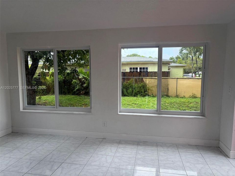 For Sale: $549,000 (3 beds, 2 baths, 1262 Square Feet)