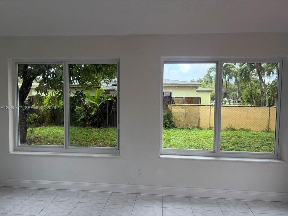 For Sale: $549,000 (3 beds, 2 baths, 1262 Square Feet)