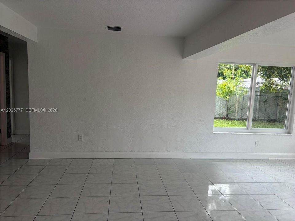 For Sale: $549,000 (3 beds, 2 baths, 1262 Square Feet)