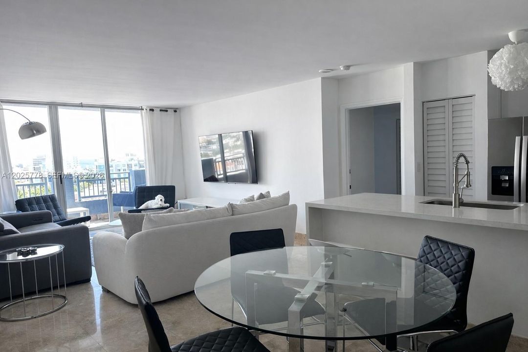 For Rent: $6,200 (2 beds, 2 baths, 1080 Square Feet)