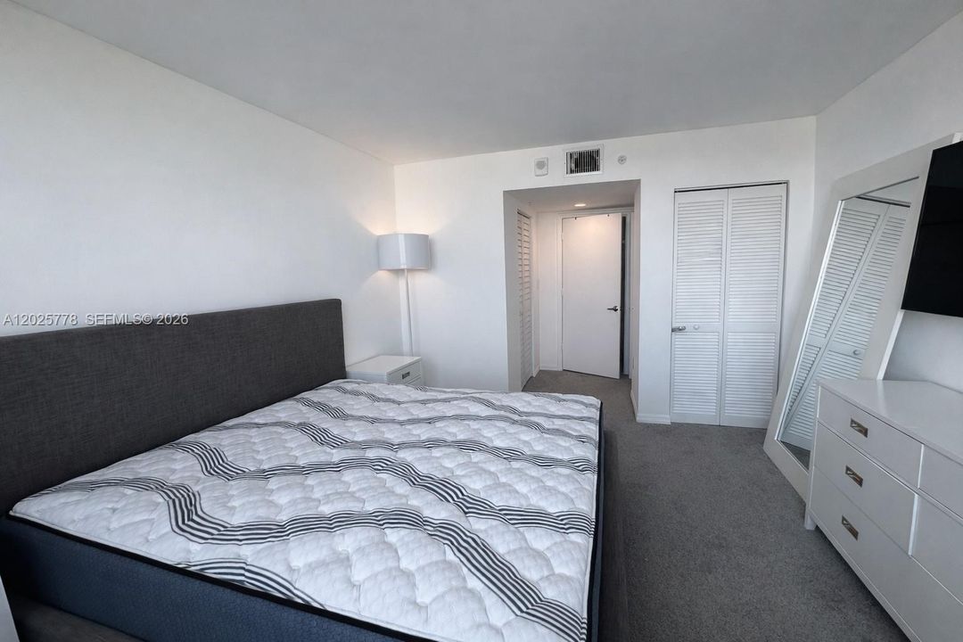For Rent: $6,200 (2 beds, 2 baths, 1080 Square Feet)