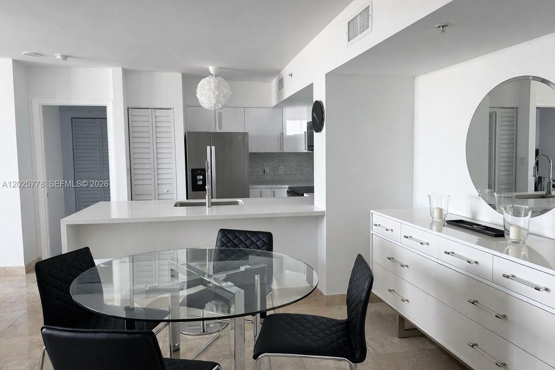 For Rent: $6,200 (2 beds, 2 baths, 1080 Square Feet)