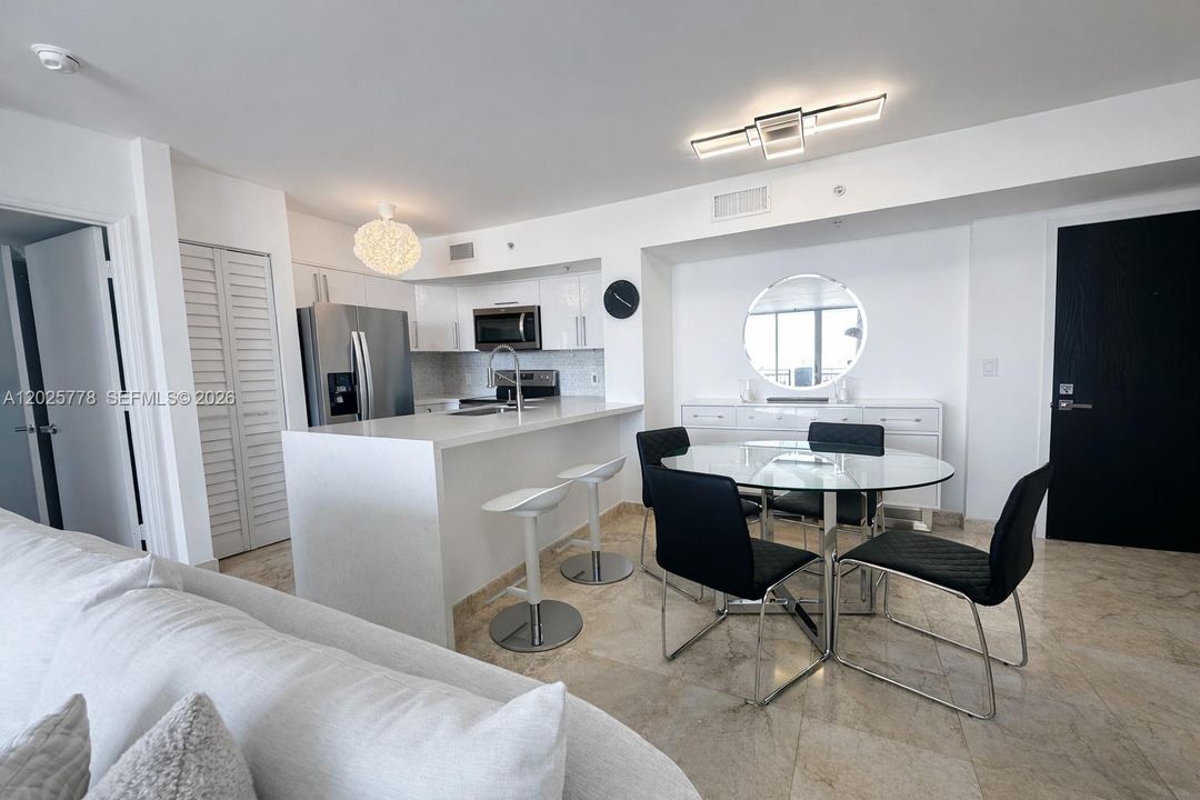 For Rent: $6,200 (2 beds, 2 baths, 1080 Square Feet)