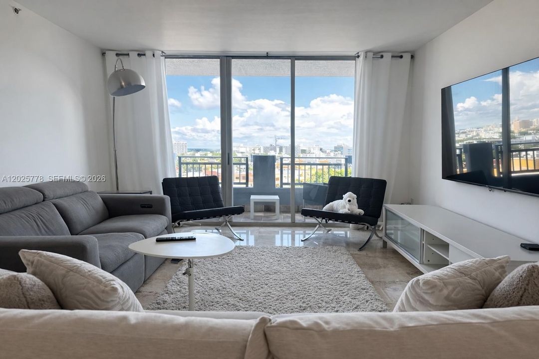 For Rent: $6,200 (2 beds, 2 baths, 1080 Square Feet)
