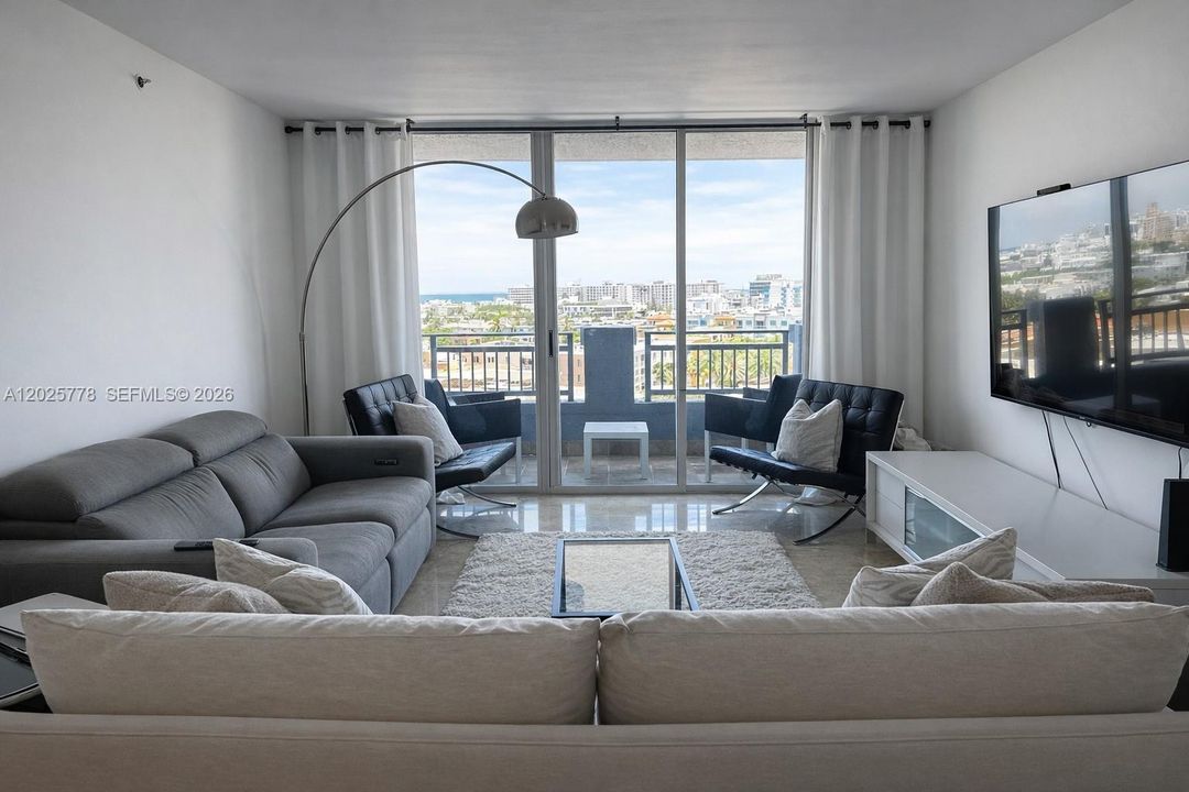 For Rent: $6,200 (2 beds, 2 baths, 1080 Square Feet)