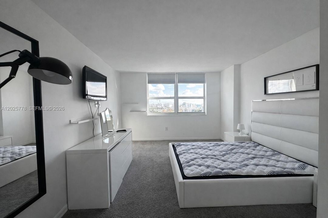 For Rent: $6,200 (2 beds, 2 baths, 1080 Square Feet)