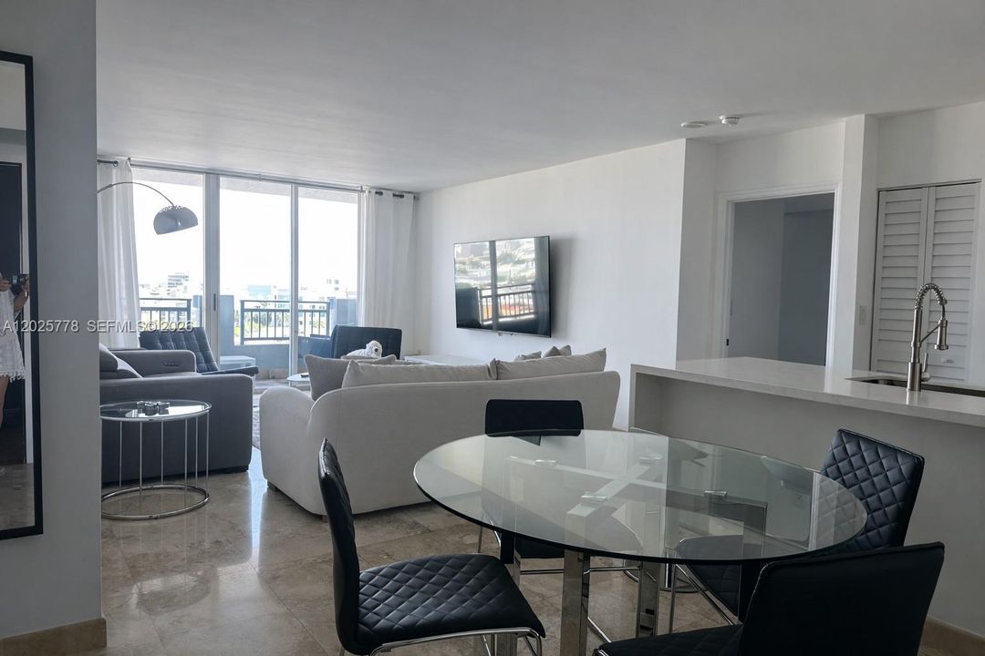 For Rent: $6,200 (2 beds, 2 baths, 1080 Square Feet)