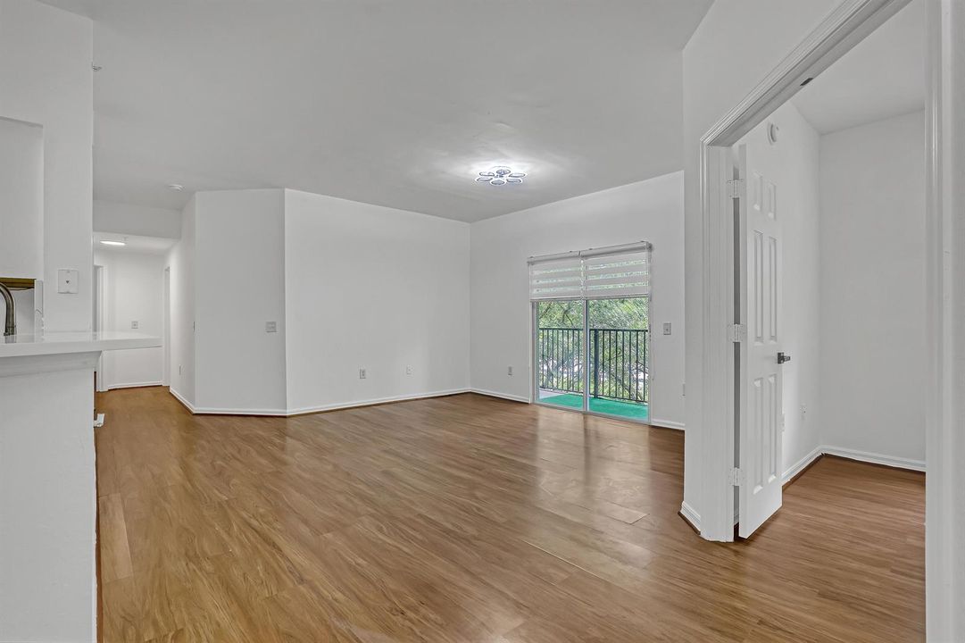 door to 1st guest bedroom