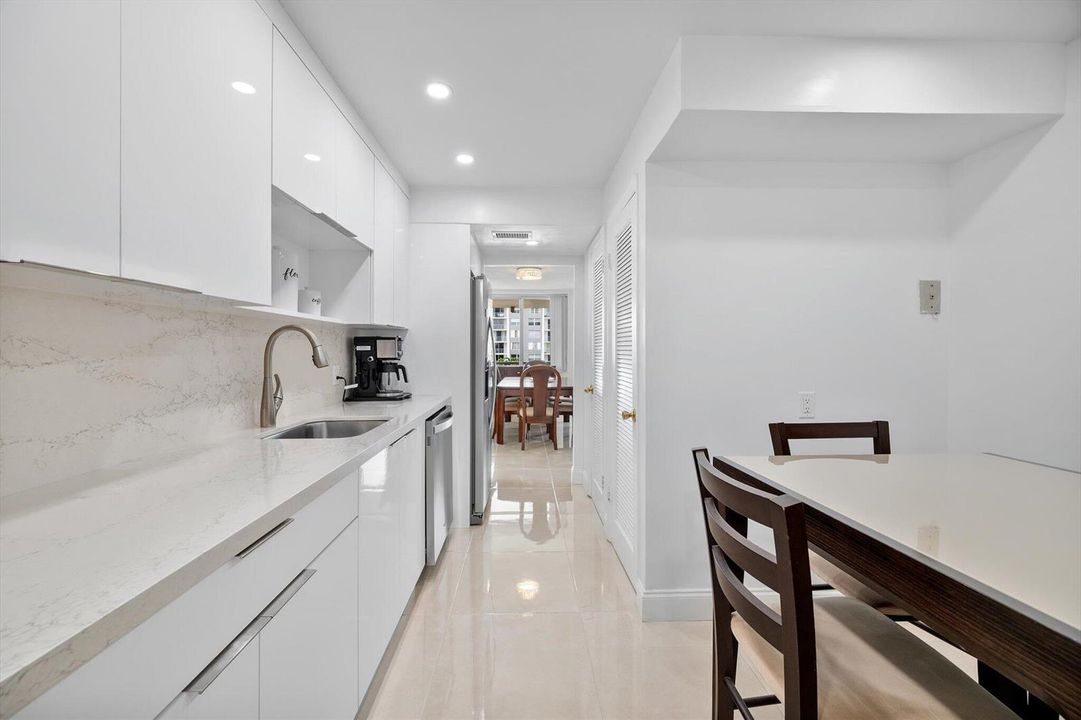 11-1080 94th St APT 411_011