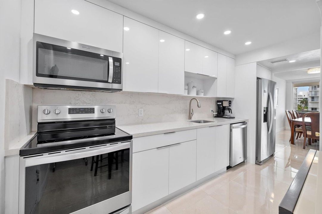 10-1080 94th St APT 411_010