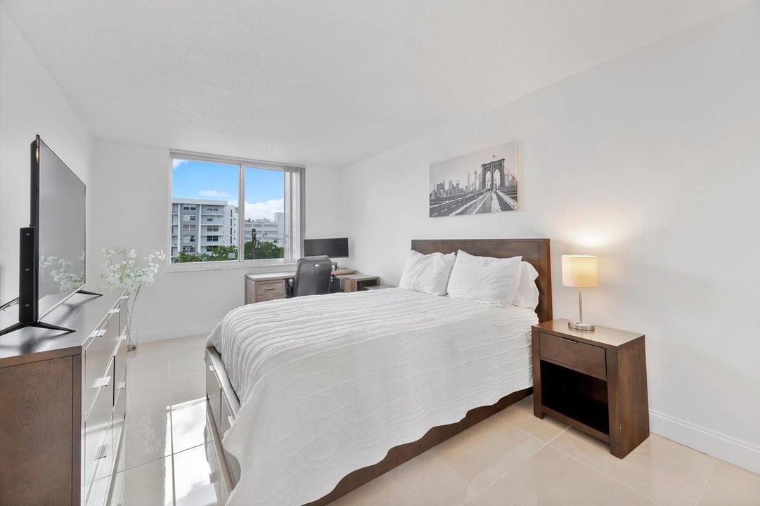 20-1080 94th St APT 411_020