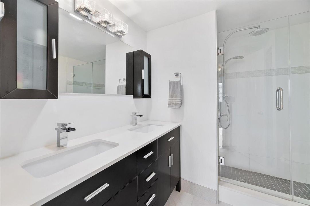 18-1080 94th St APT 411_018