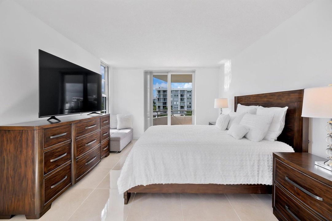12-1080 94th St APT 411_012