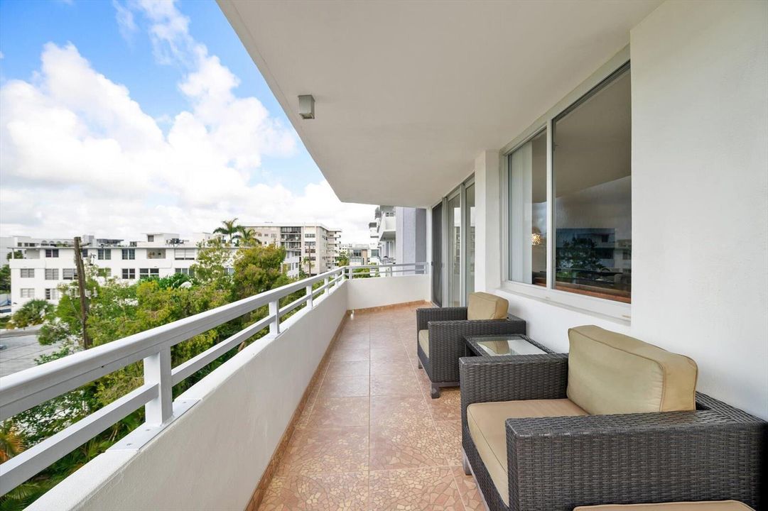 25-1080 94th St APT 411_025