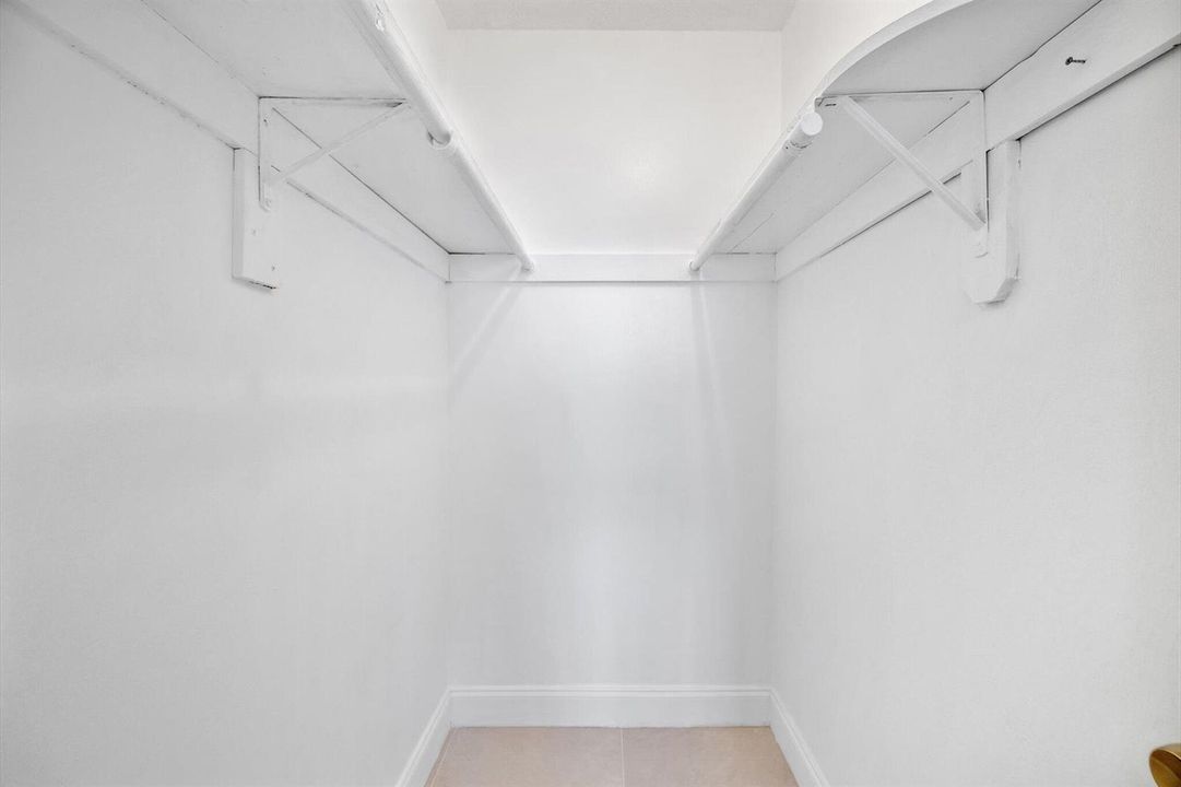 23-1080 94th St APT 411_023