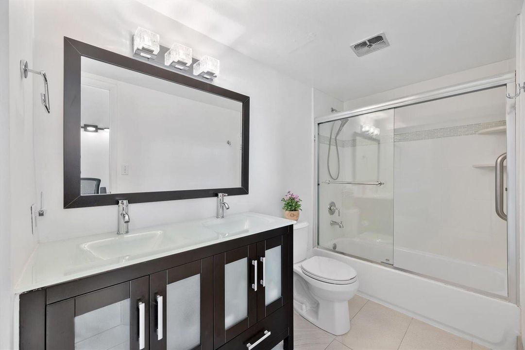 15-1080 94th St APT 411_015