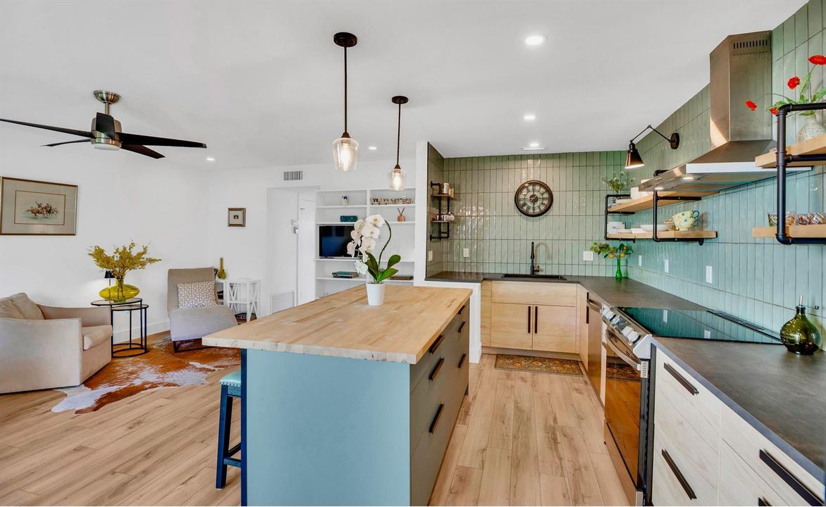 Kitchen & Living