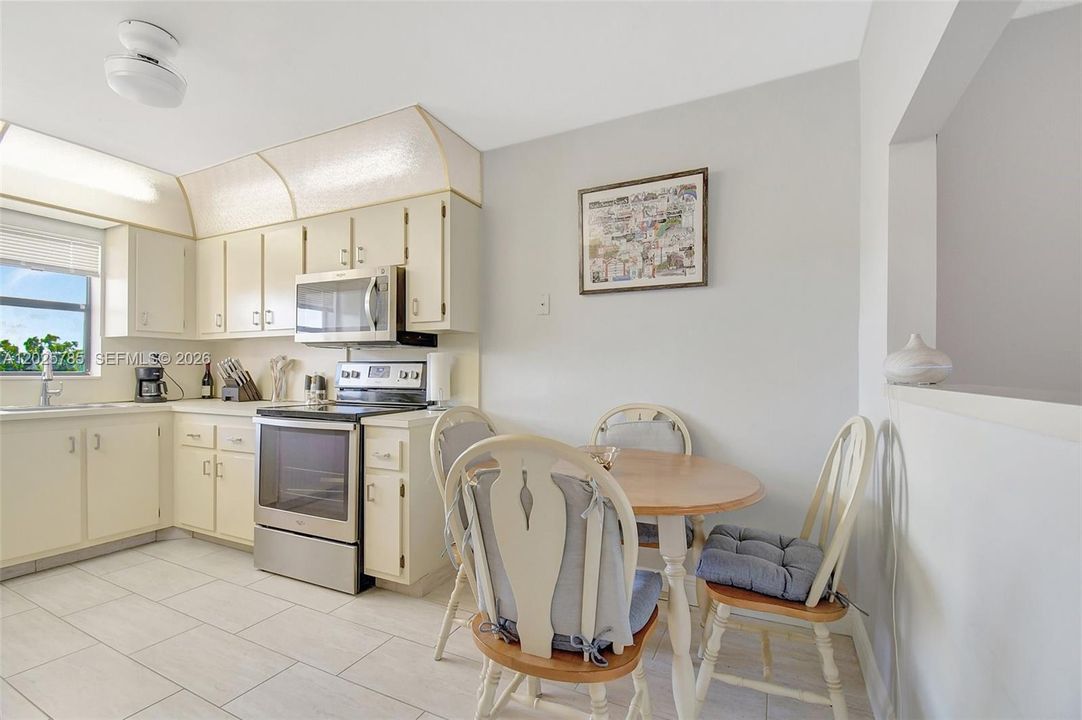 For Sale: $159,000 (2 beds, 2 baths, 1110 Square Feet)