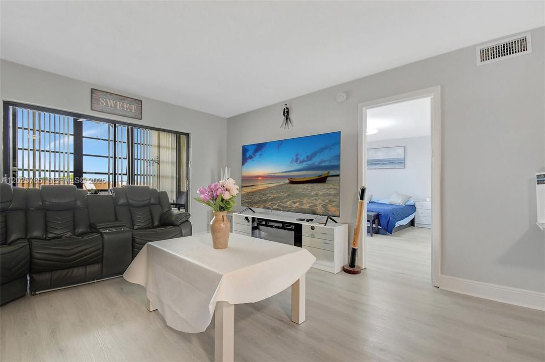 For Sale: $159,000 (2 beds, 2 baths, 1110 Square Feet)