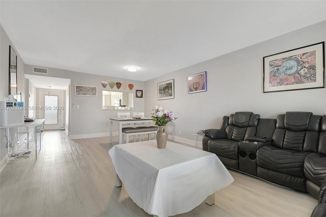For Sale: $159,000 (2 beds, 2 baths, 1110 Square Feet)